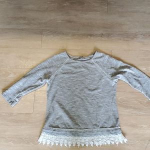 Sweater with frilly bottom